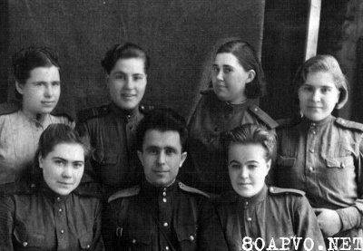 Военнослужащие батальона с командиром роты Натальчуком В. Р. (1944)