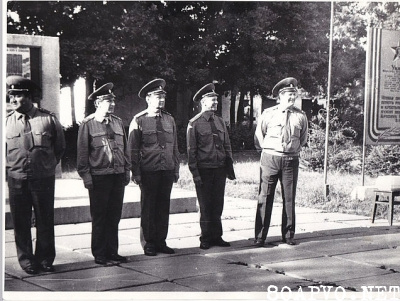 Командир 148-й зрбр п/п-к Олифиров А. Ф. с офицерами