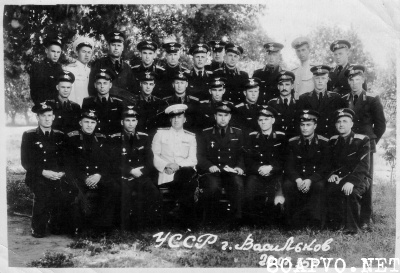 Летный состав полка во главе с ком. полка Коротченко